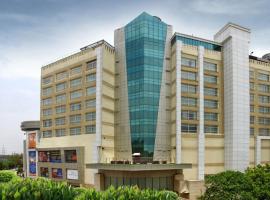 玛哈昆萨罗瓦尔柱廊套房酒店，位于加济阿巴德的Spa酒店