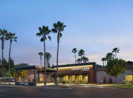 Courtyard by Marriott Los Angeles Hacienda Heights Orange County，位于哈仙达岗工业山高尔夫球场附近的酒店