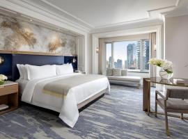 The St. Regis Toronto，位于多伦多四季表演艺术中心附近的酒店