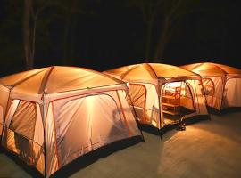 Joy Camping & Rooms，位于哈林海滩的豪华帐篷营地