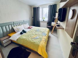 Kolobrzeska PRL Apartment with modern touch，位于比亚沃加德的酒店