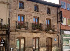 Hostal Rural Las Nubes，位于Salas de los Infantes的酒店
