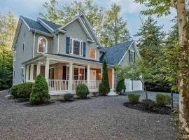 Luxury 4 bedroom house in Pocono Mountains in Golf course Near Lake