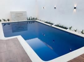 Villa Ana Luisa - Pool, AC, 3min to Beach, Modern 3BD/3.5BA，位于拉罗马纳的度假屋
