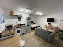 Studio Apartment in East Toowoomba，位于土乌巴的酒店