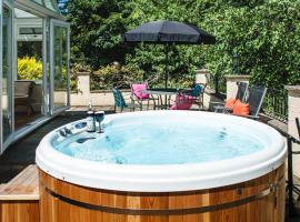 Acorns with own hot tub, romantic escape, close to Lyme Regis，位于Uplyme的公寓