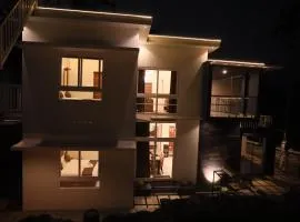 Diga Vista Lake View 4BHK Swimming Pool Cottage