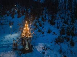 Tree House Ajara Mountains，位于Khulo的酒店