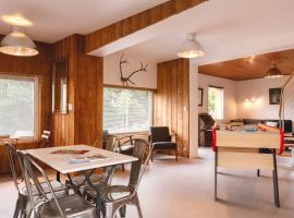 LA CABANE D'HARMONY ÎLE CHAMBOD 4 chambres，位于Echallon的度假屋