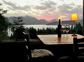 Puerto Esmeralda ESPECTACULAR DEPTO CON VISTA AL LAGO NAHUEL HUAPI，位于拉安戈斯图拉镇的酒店