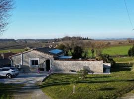 Chez Laure - Authentique maison en pierre de 160 m2 au calme，位于Reignac的酒店