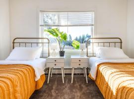 THE ROGUE WAVE-Beach Access, Ocean Views, Private