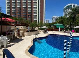 Barra da Tijuca - Flat Premium com cozinha, completinho, moderno e muito confortável，位于里约热内卢的海滩短租房