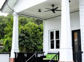PREMIUM Tanjung Jara Cottage - with indoor pool，位于龙运的酒店