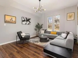 Downtown Views-Prime Location!