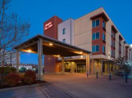 Hampton inn and suites，位于布雷默顿的酒店