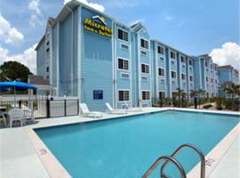 Microtel Inn & Suites by Wyndham Port Charlotte Florida，位于夏洛特港的酒店