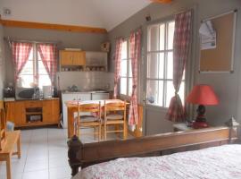 Gite Hôtel chambre d' hôtes et roulottes et du Ternois，位于Saint-Pol-sur-Ternoise的酒店