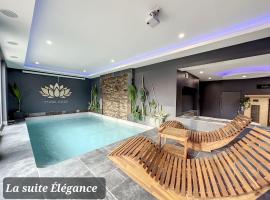 Chambre avec spa, piscine et sauna privatif，位于Louches的住宿加早餐旅馆