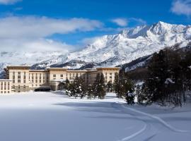 Maloja Palace Residence Engadin-St Moritz CO2-Neutral，位于马洛亚的公寓式酒店