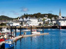 Seaside 3 Bed Killybegs Property on Main Street，位于基利贝格斯的酒店