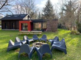 Magnifique lodge dans la forêt de Fontainebleau，位于Arbonne-la-Foret的度假屋