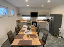 Haus Benz für 8 Personen - 4 Zimmer m. Dusche Vollausstattung 1km v. Wittenberge Baustelle A14 Parkplätze Grill Gemeinschaftsküche