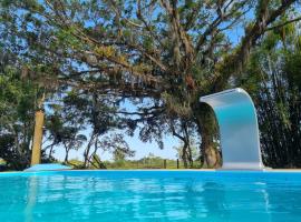 Sítio com piscina Hidromassagem com acesso ao Rio Mampituba，位于帕苏迪托雷斯的度假屋