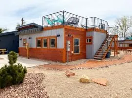 Timber & Tin F 2Bed 2Bath w Pool & Rooftop Deck