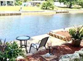 Beautiful Waterfront Home Less Than 7 mins to Beaches