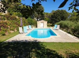 Villa de 4 chambres avec piscine privee jardin clos et wifi a Saint Nazaire，位于圣纳泽尔的酒店