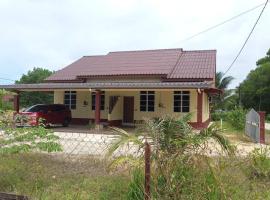 Mufeed Homestay，位于Kampong Wakaf Tengah的酒店