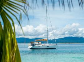 Private Sailingyacht "Guji" With Crew All Inclusive，位于Isla Wichitupo Grande的船屋