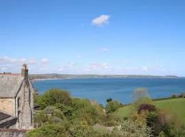 Seaside Holiday Cottage Near Beach