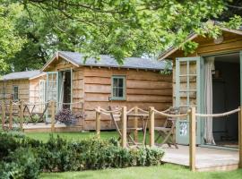 Toad Hall Lodges - Luxury Eco Lodges Near Southwold!，位于Wangford的山林小屋