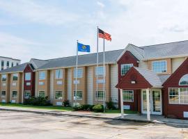 Days Inn & Suites by Wyndham Pryor，位于Lusta的酒店