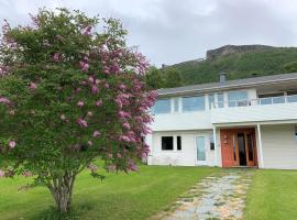 Villa top view Tromsø，位于特罗姆瑟的海滩短租房