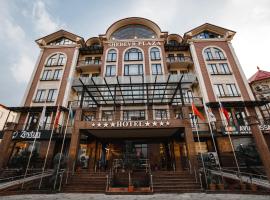 Shedevr Plaza，位于纳曼干的酒店