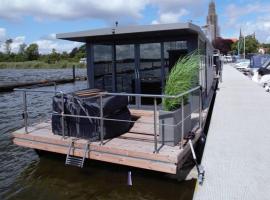 Hausboot Fjord Dory mit Biosauna in Schleswig，位于石勒苏益格的船屋