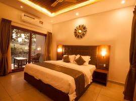 MC Resort Wildlife Resort Bandipur，位于班迪普的带停车场的酒店