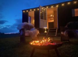 Cozy Tiny House on a farm，位于Skibby的酒店