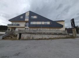 HOTEL BERNA，位于La Rúa的酒店