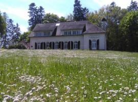 Aux Berges du Lac de Mondon，位于Mailhac-sur-Benaize的酒店
