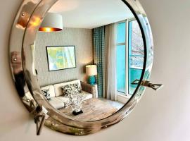 Stunning 2 bedroom Apartment inc Free Parking - 1 Minute walk to Poole Quay - Great Location - Free Parking - Fast WiFi - Smart TV - Newly decorated - sleeps up to 4 - Close to Poole & Bournemouth & Sandbanks，位于浦耳的酒店