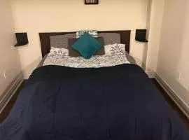 Cozy & Spacious Suite with Private Bathroom near Toronto Airport !