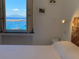 La Baia di Napoli，位于卡普里的海滩短租房