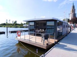 Hausboot Fjord Aries mit Dachterrasse in Schleswig，位于石勒苏益格的船屋