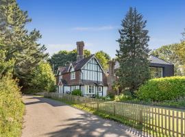 Danny Lodge - Country Cottage Near Brighton by Huluki Sussex Stays，位于Hurstpierpoint的酒店