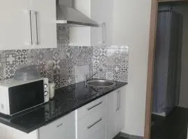 Apartamento kuko con wifi al lado metro