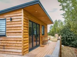 Lakeside Lodge- 'Lapwing'